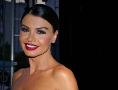 Νίνα Λοτσάρη: Ποζάρει με μπικίνι και προκαλεί «εγκεφαλικά» στον ανδρικό πληθυσμό (φωτο)